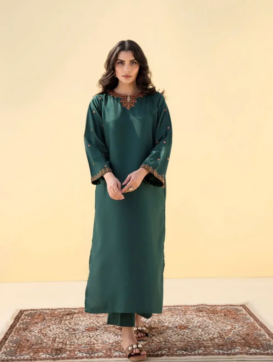 Jade – Elegant 2-Piece Embroidered Ensemble
